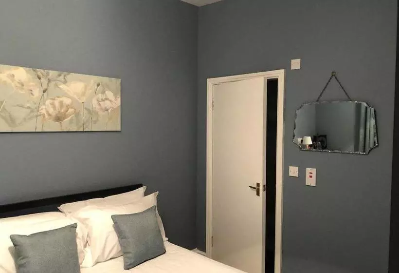 هتل The Saddle Inn