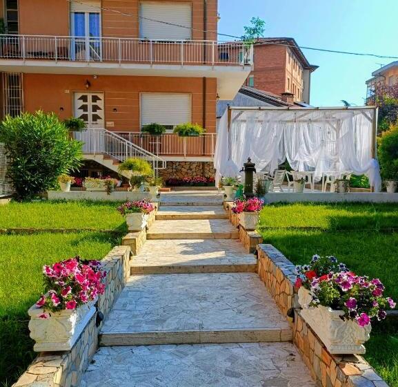 تختخواب و صبحانه Domus Cesena