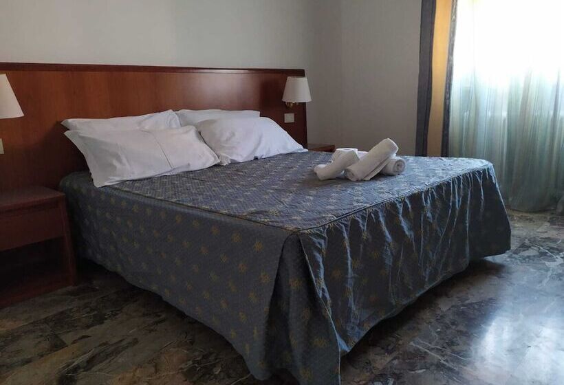 تختخواب و صبحانه Domus Cesena