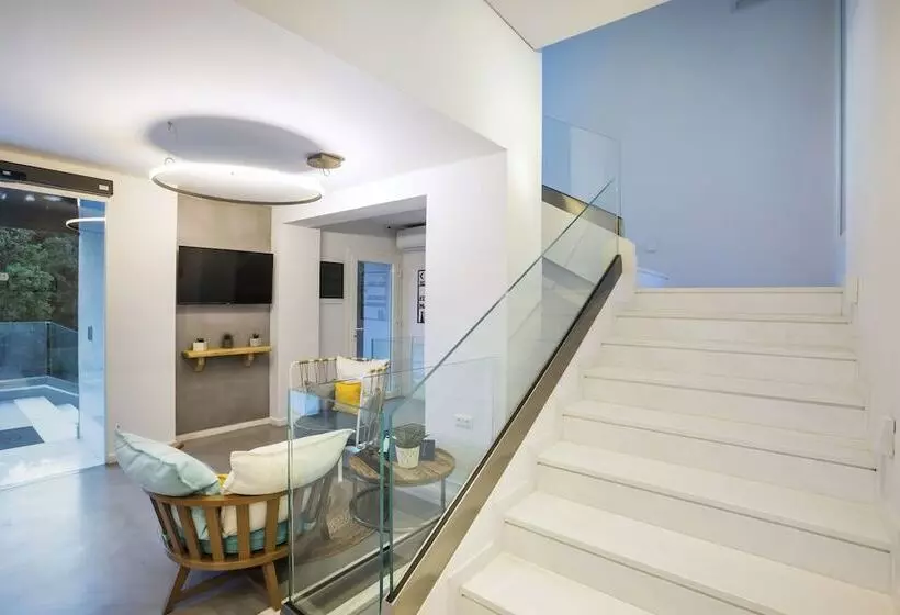 Hotelli Mirablue Luxury Residences