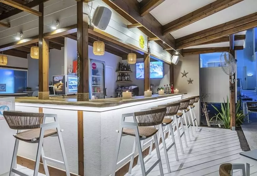 Hotelli Mirablue Luxury Residences