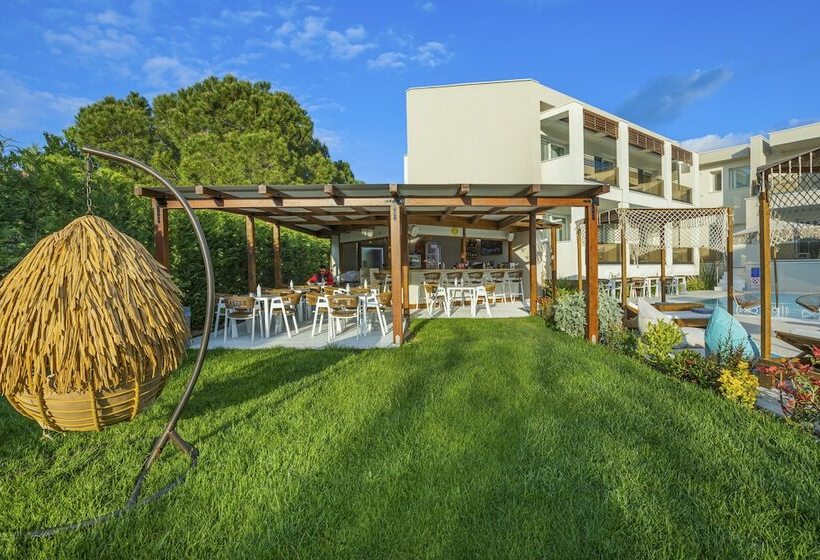 בית מלון כפרי Mirablue Luxury Residences