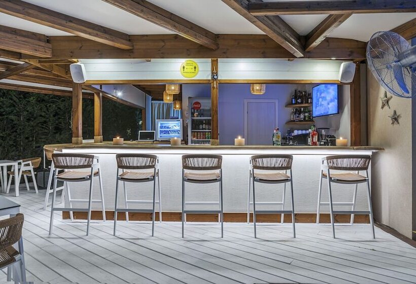 בית מלון כפרי Mirablue Luxury Residences