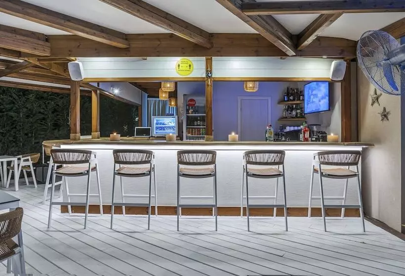 Hotelli Mirablue Luxury Residences