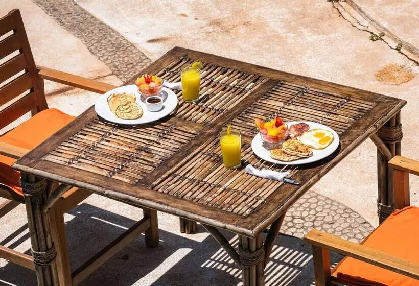 Hotelli Punta Mango Surf & Beachfront Resort