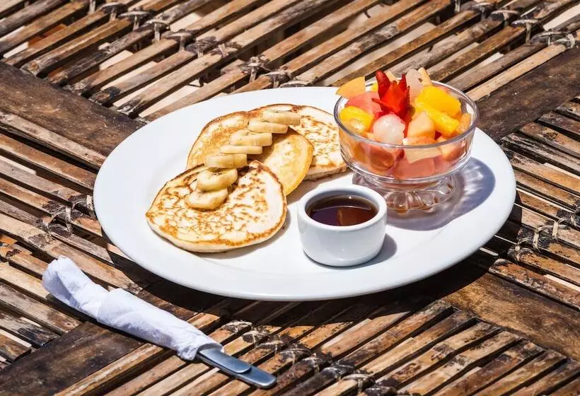 Hotelli Punta Mango Surf & Beachfront Resort