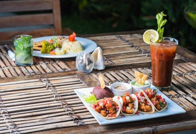 هتل Punta Mango Surf & Beachfront Resort