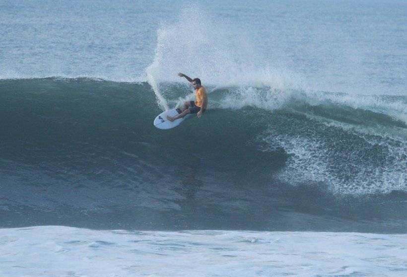 هتل Punta Mango Surf & Beachfront Resort