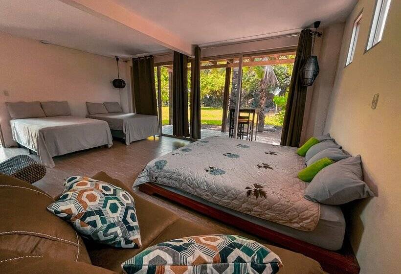 هتل Punta Mango Surf & Beachfront Resort