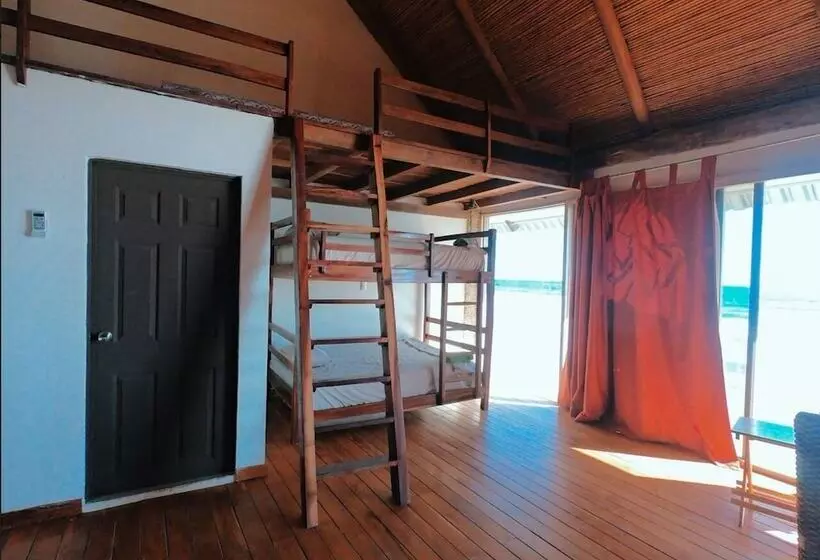 Hotelli Punta Mango Surf & Beachfront Resort