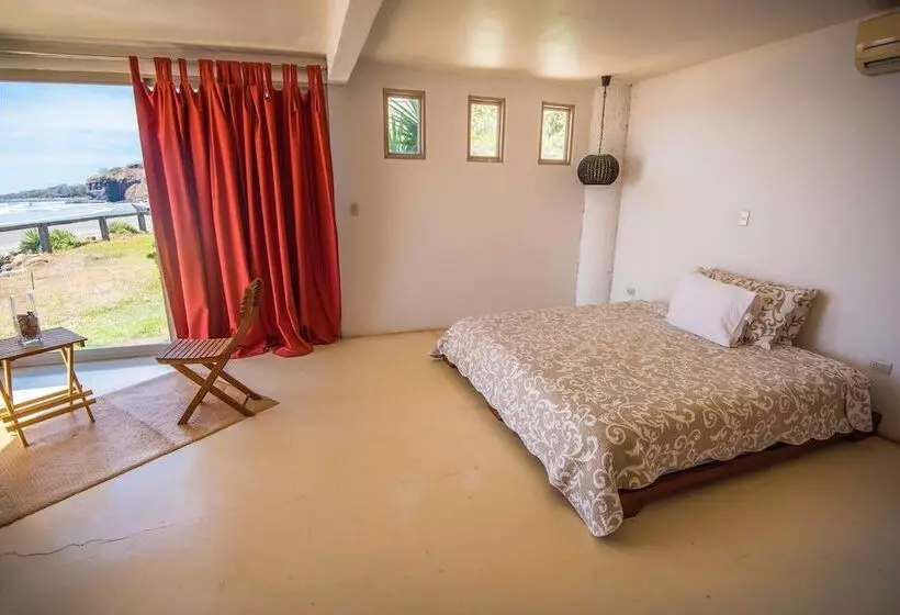 Hotelli Punta Mango Surf & Beachfront Resort