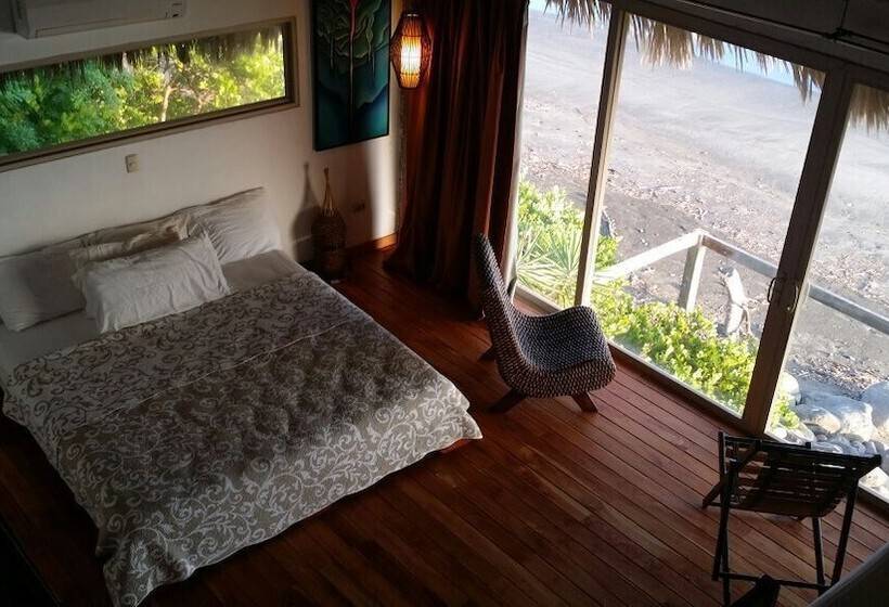 هتل Punta Mango Surf & Beachfront Resort