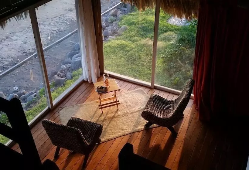 Hotelli Punta Mango Surf & Beachfront Resort