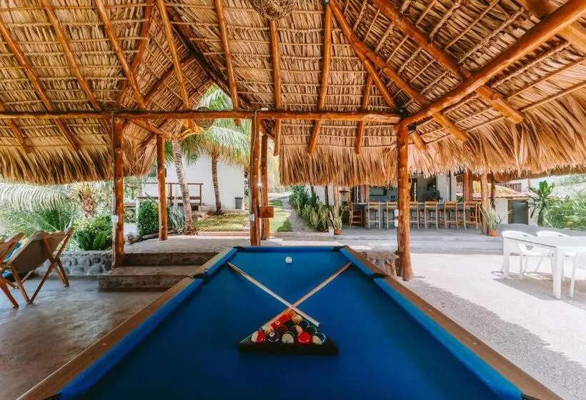 ホテル Punta Mango Surf & Beachfront Resort