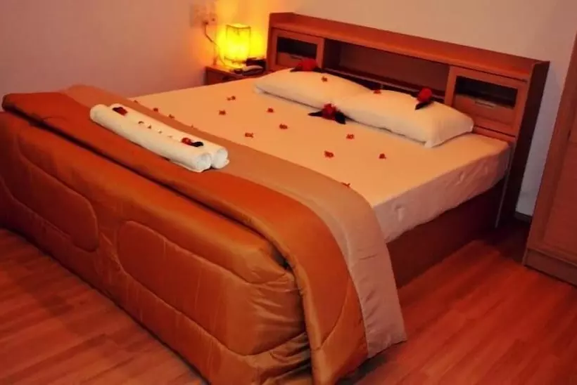 هتل Rasdhoo Coralville