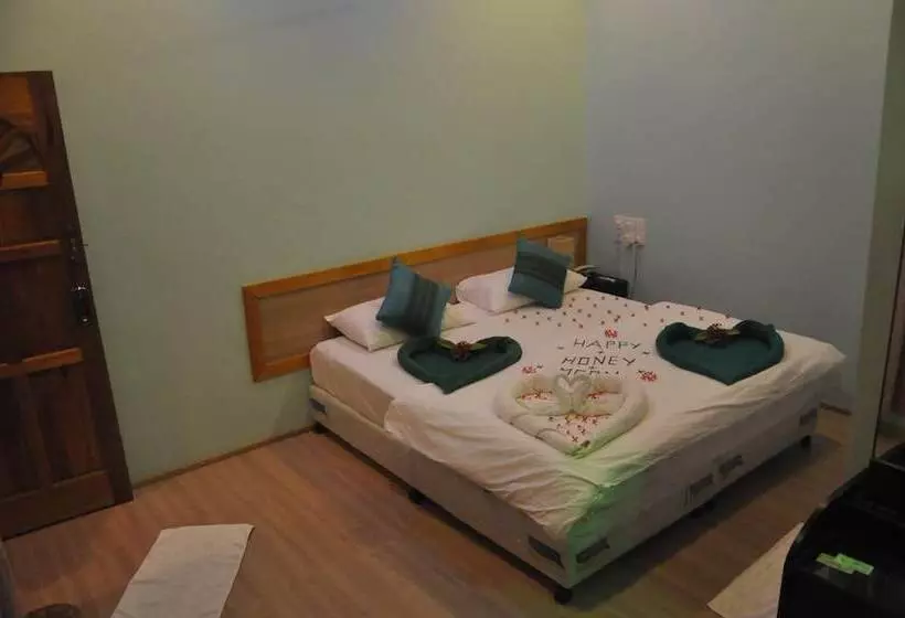 هتل Rasdhoo Coralville