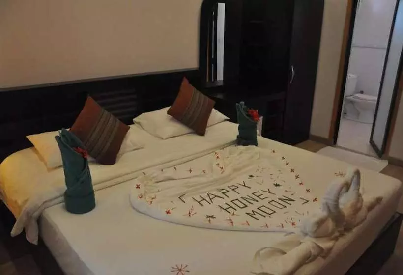 هتل Rasdhoo Coralville