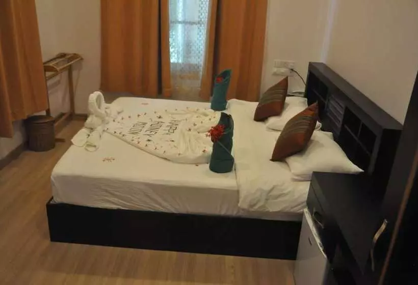 هتل Rasdhoo Coralville