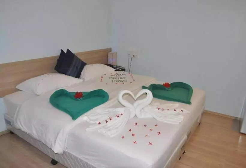 هتل Rasdhoo Coralville