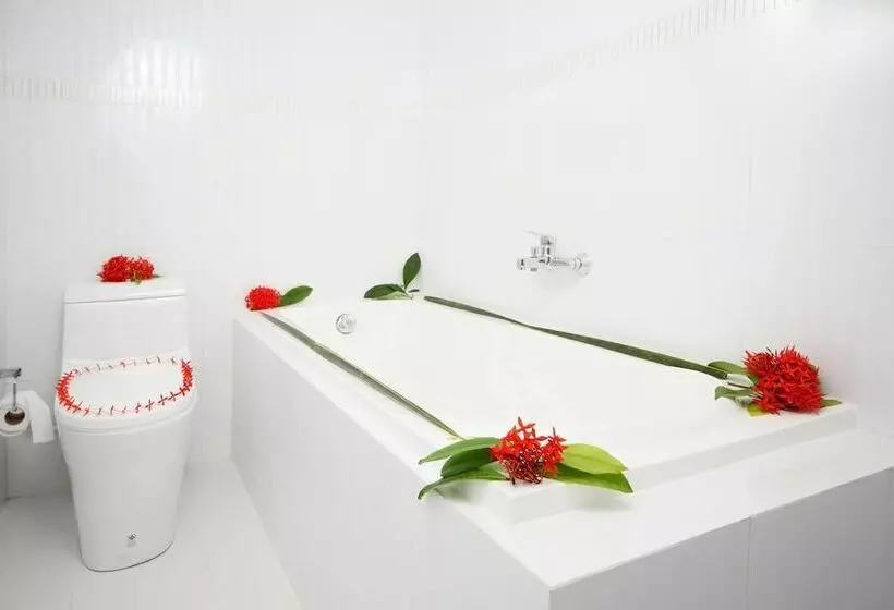 هتل Rasdhoo Coralville