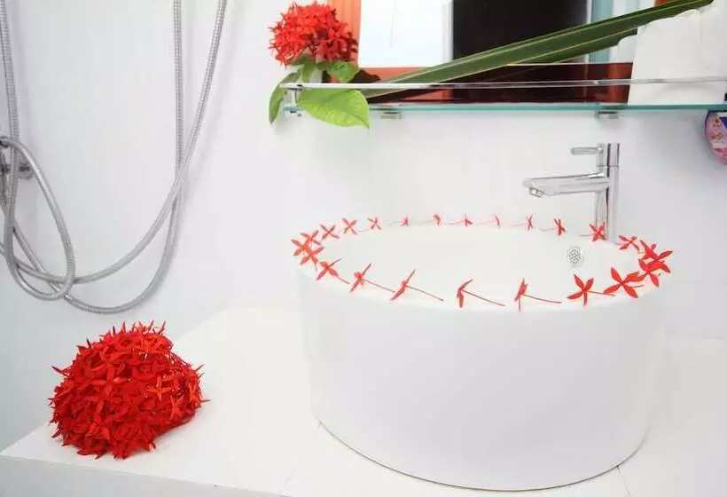 هتل Rasdhoo Coralville