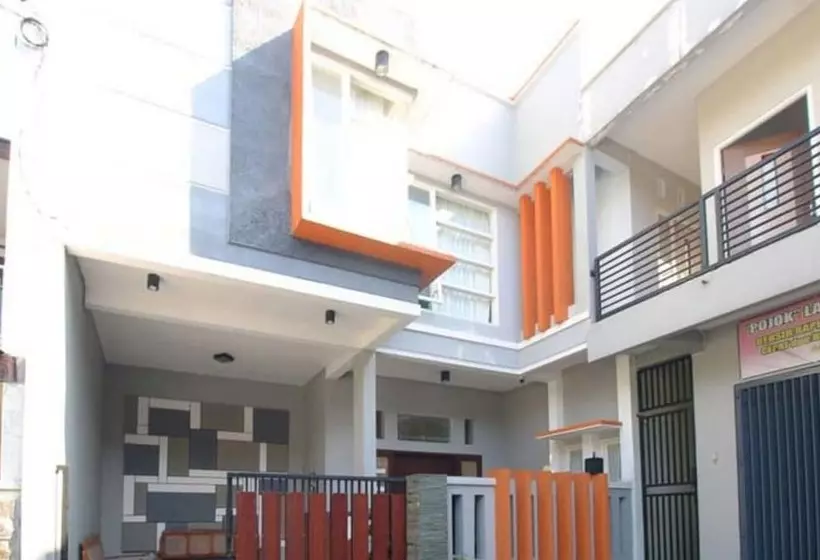 ホテル Reddoorz Syariah Near Universitas Merdeka Malang