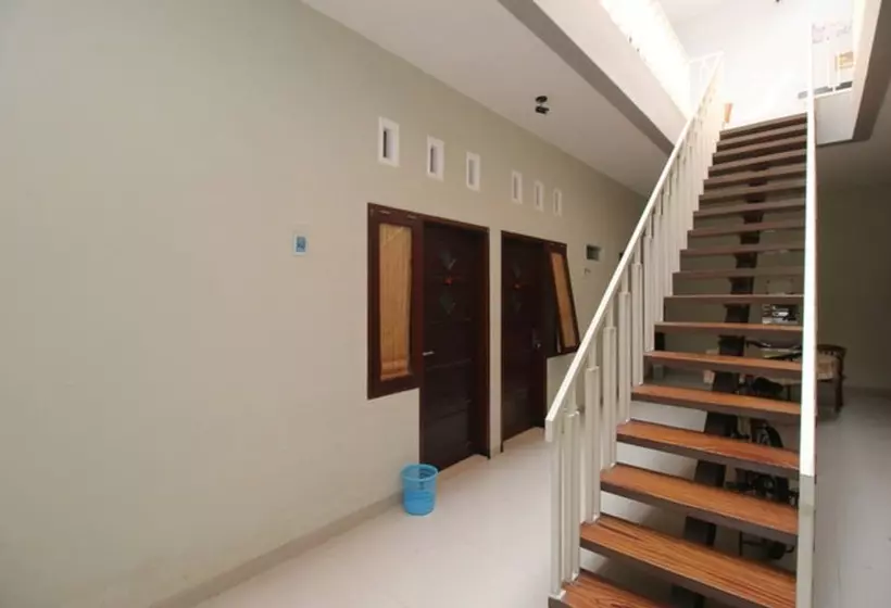 ホテル Reddoorz Syariah Near Universitas Merdeka Malang