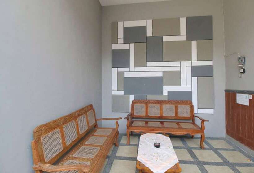 فندق Reddoorz Syariah Near Universitas Merdeka Malang