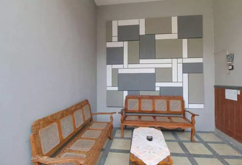 ホテル Reddoorz Syariah Near Universitas Merdeka Malang