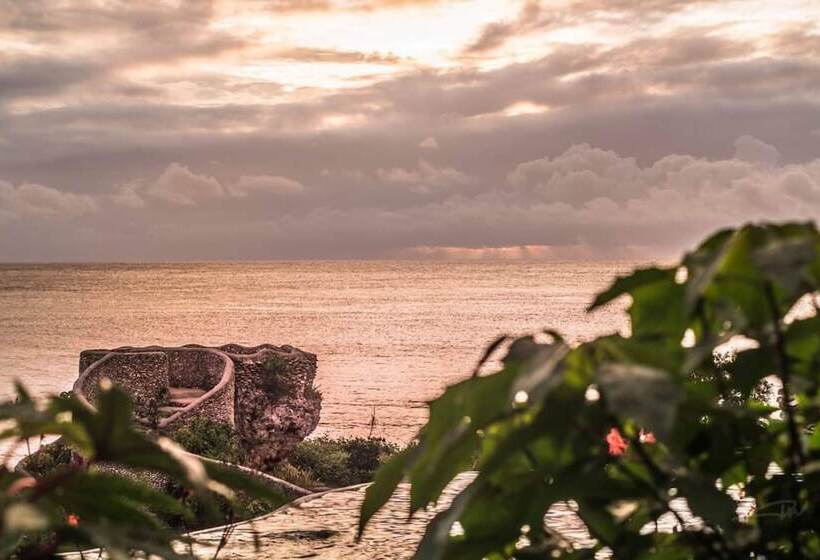 هتل Tanna Evergreen Resort & Tours