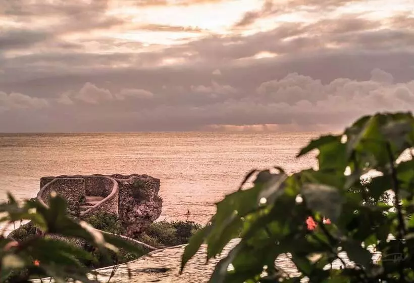 هتل Tanna Evergreen Resort & Tours