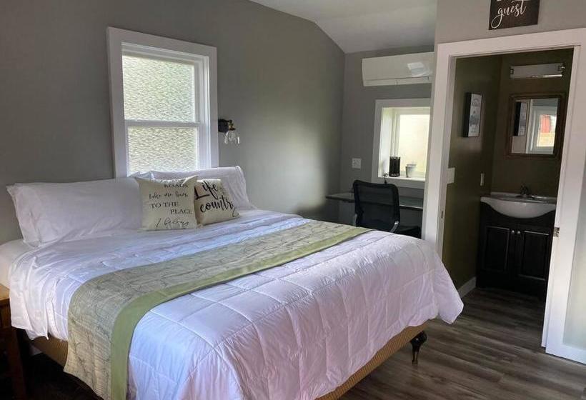 הוסטל Murphys Law Inn 2