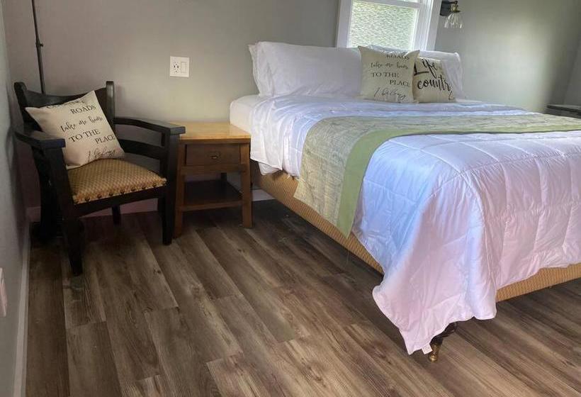 הוסטל Murphys Law Inn 2