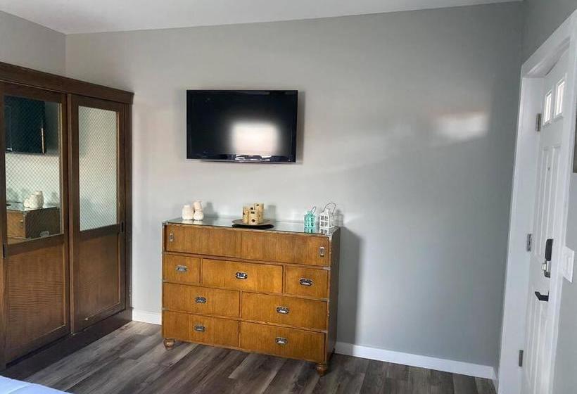 הוסטל Murphys Law Inn 2