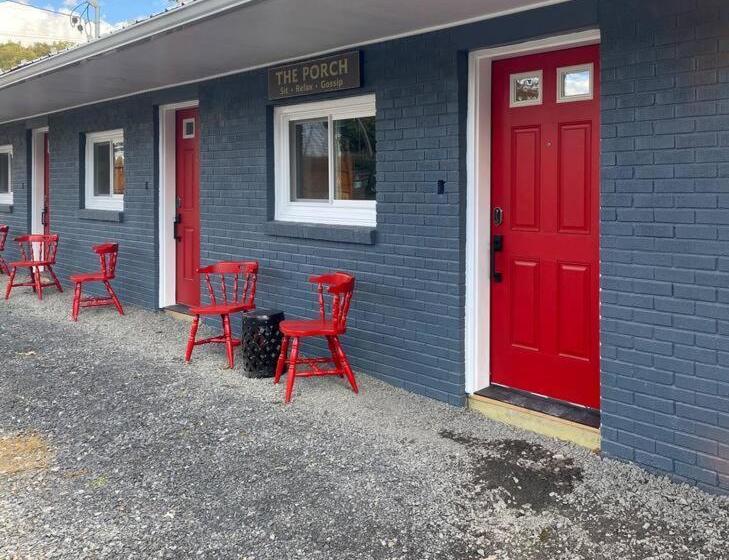 הוסטל Murphys Law Inn 2