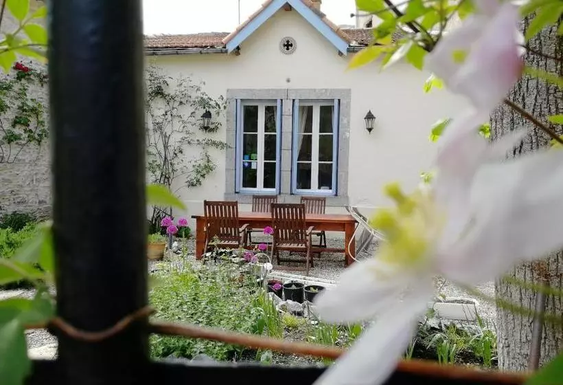 Aamiaismajoitus (B&B) Le Petit Chateau