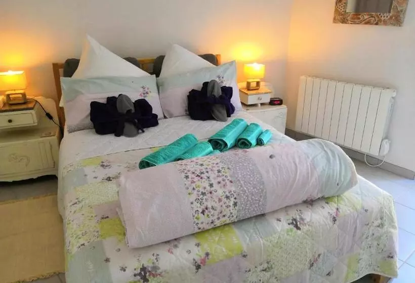 Aamiaismajoitus (B&B) Le Petit Chateau