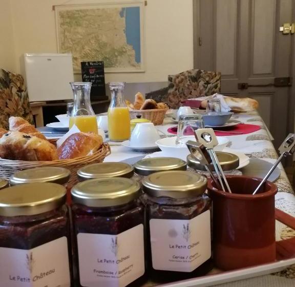 민박 Le Petit Chateau