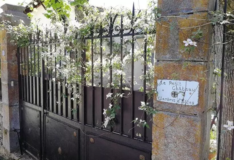 Aamiaismajoitus (B&B) Le Petit Chateau