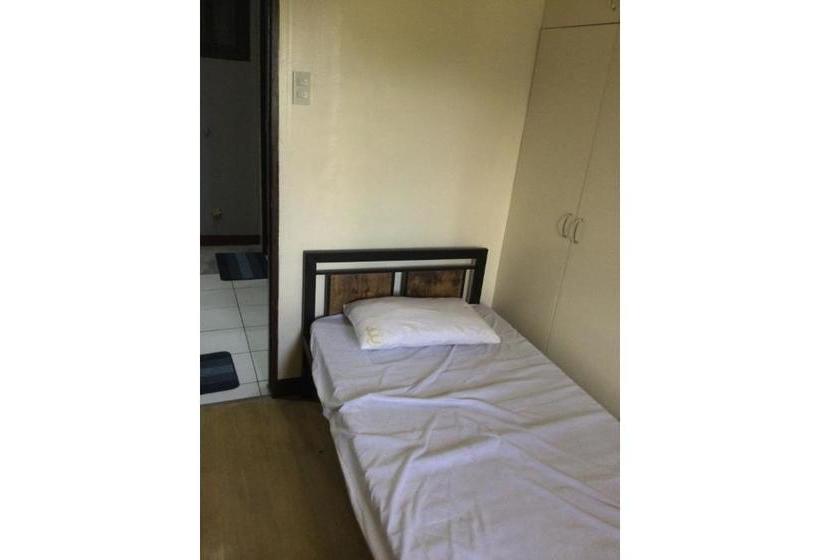 בית מלון כפרי Oyo 794 Regatta Residences