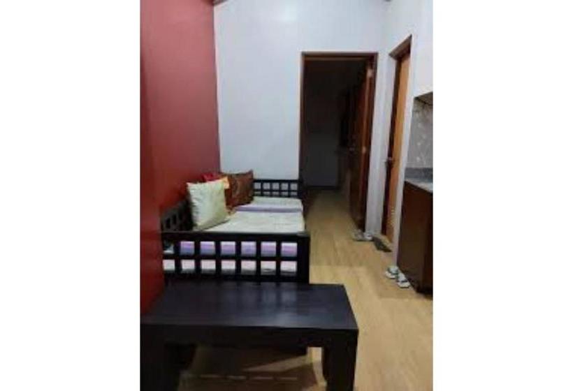 בית מלון כפרי Oyo 794 Regatta Residences