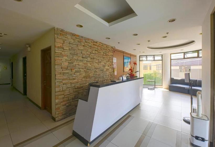 בית מלון כפרי Oyo 794 Regatta Residences