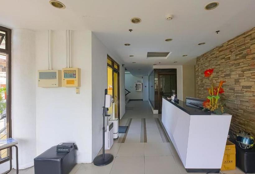 בית מלון כפרי Oyo 794 Regatta Residences