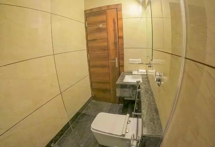 هتل Hira Inn 10mins From Railway Station & Bus Station