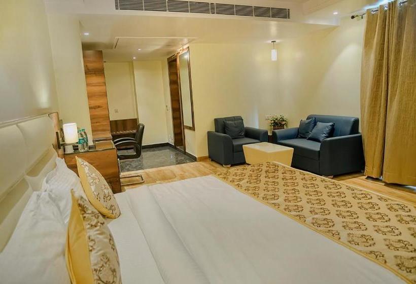 ホテル Hira Inn 10mins From Railway Station & Bus Station