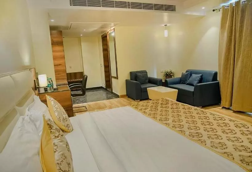 هتل Hira Inn 10mins From Railway Station & Bus Station