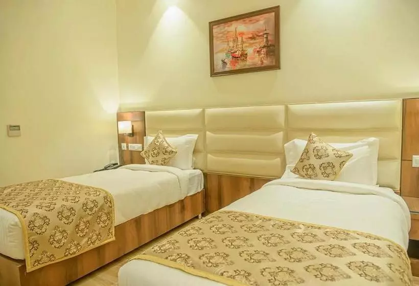 هتل Hira Inn 10mins From Railway Station & Bus Station