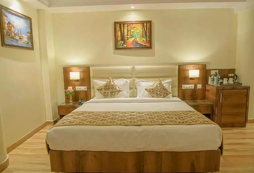 هتل Hira Inn 10mins From Railway Station & Bus Station