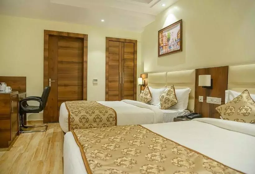 هتل Hira Inn 10mins From Railway Station & Bus Station