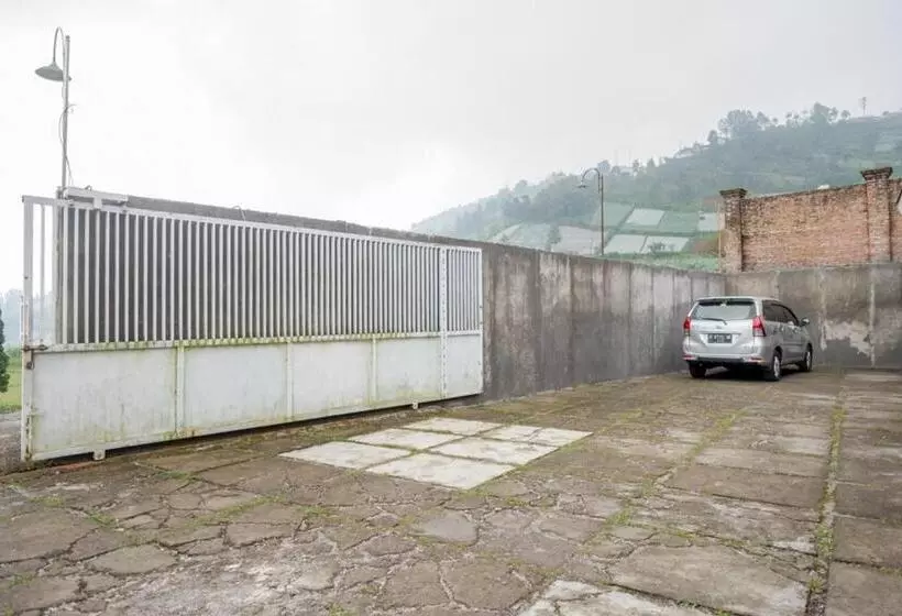 ホテル Reddoorz Near Candi Cetho Karanganyar